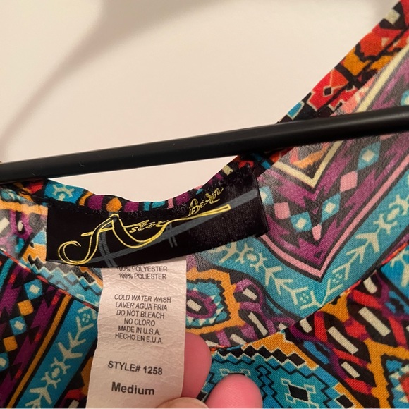 Medium Blouse - Picture 2 of 5